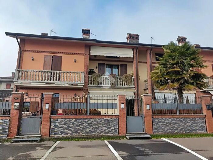 Casa quadrilocale in vendita in Via Pietro Nenni, Martignana Di Po