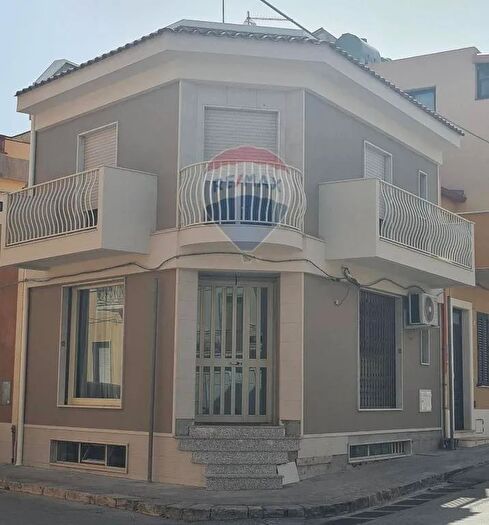 Casa con 6 locali in vendita in Via SantAlessandra, Rosolini
