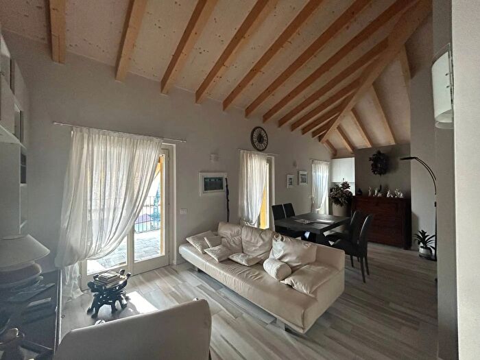 Appartamento trilocale in vendita in Via Montegrappa, Oggiono