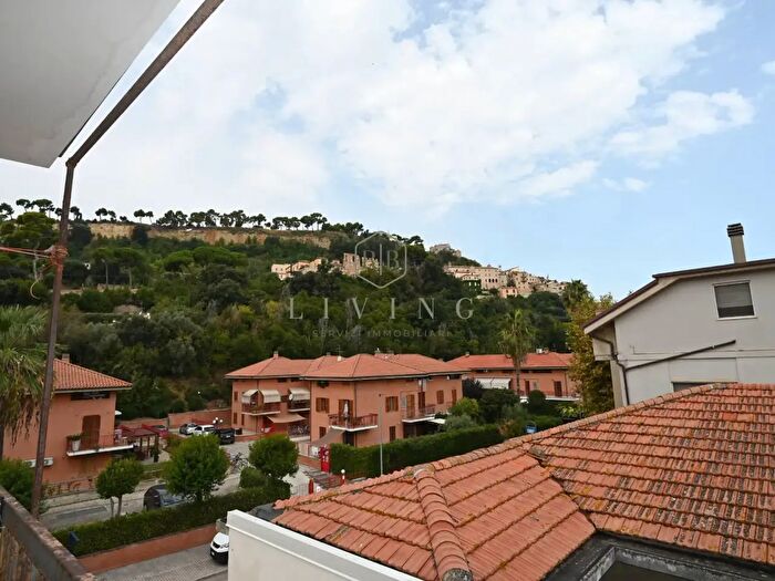 Appartamento con 5 locali in vendita in Via FLli Rosselli, Grottammare