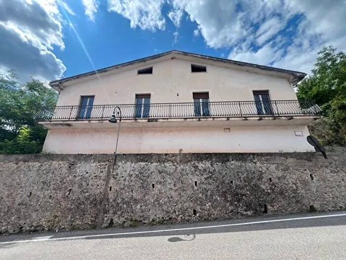 Casa con 5 locali in vendita in Via Santa Maria Fontechiari Frosinone, Fontechiari