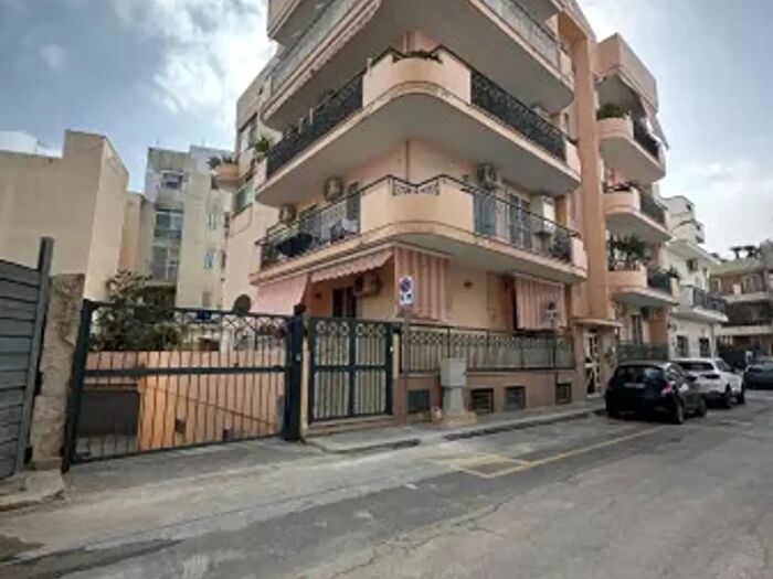 Appartamento trilocale in affitto in Modugno