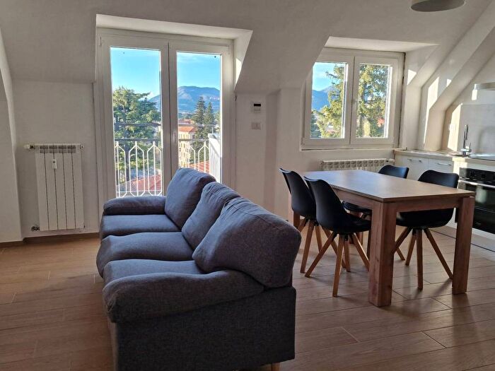 Appartamento bilocale in affitto in Viale Luigi Borri, Giubiano San Carlo, Varese