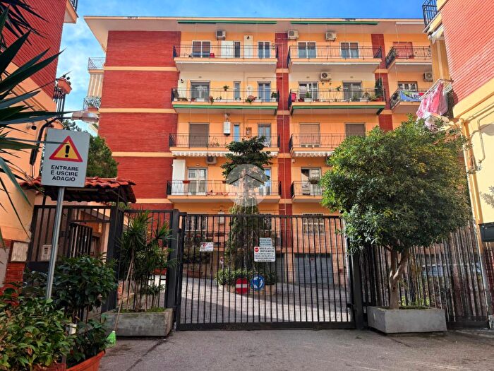 Appartamento trilocale in vendita in Viale Stazione, Portici