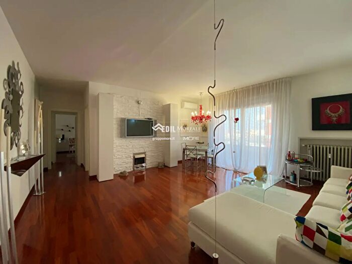 Appartamento quadrilocale in vendita in Via Biagi, Modena