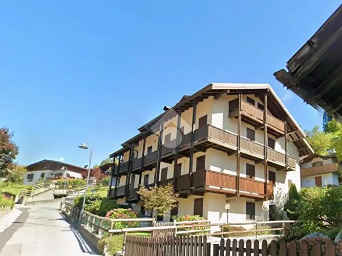 Appartamento trilocale in vendita in Via di Curuna, Giustino