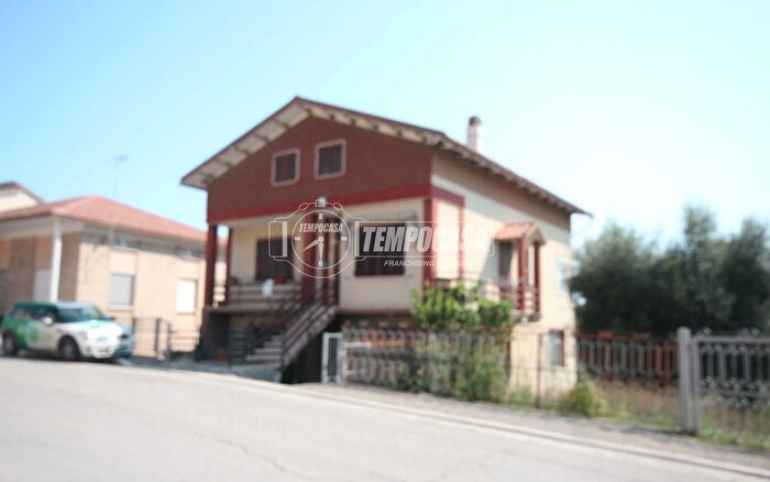 Casa con 6 locali in vendita in Monte San Pietrangeli