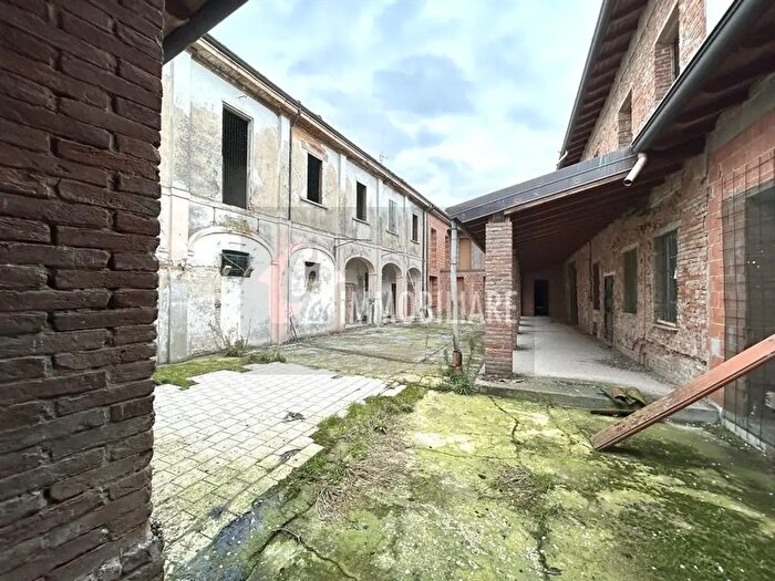 Casa con 16 locali in vendita in Via Cavour, Martignana Di Po