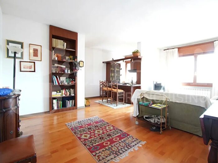 Appartamento trilocale in vendita in Viale Giuseppe Garibaldi, Venezia