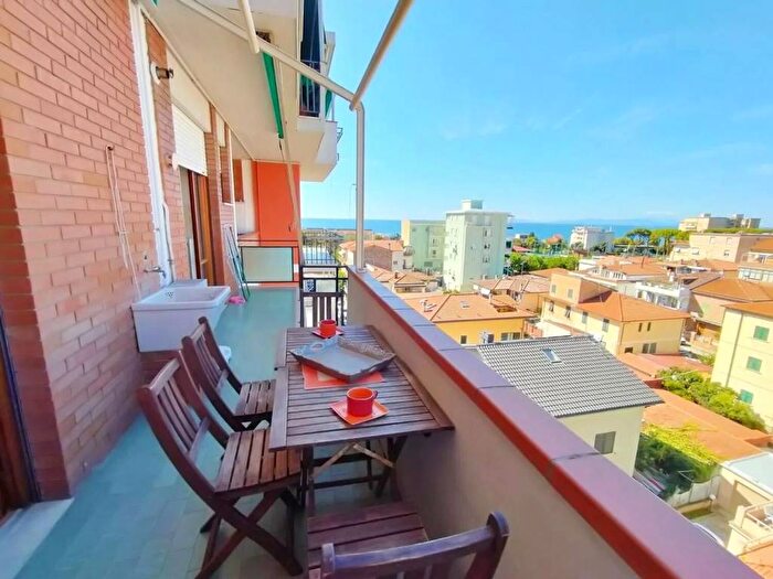 Appartamento trilocale in affitto in Zona Nuova Pratoranieri, Follonica