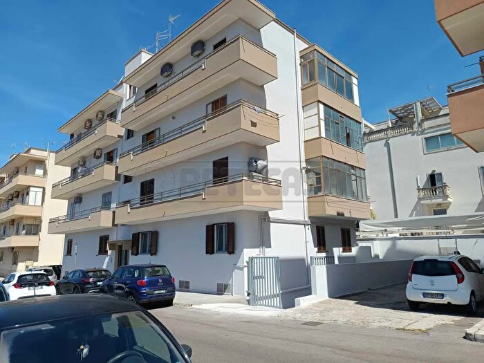 Appartamento con 8 locali in vendita in Via Ippolito Nievo, Gallipoli