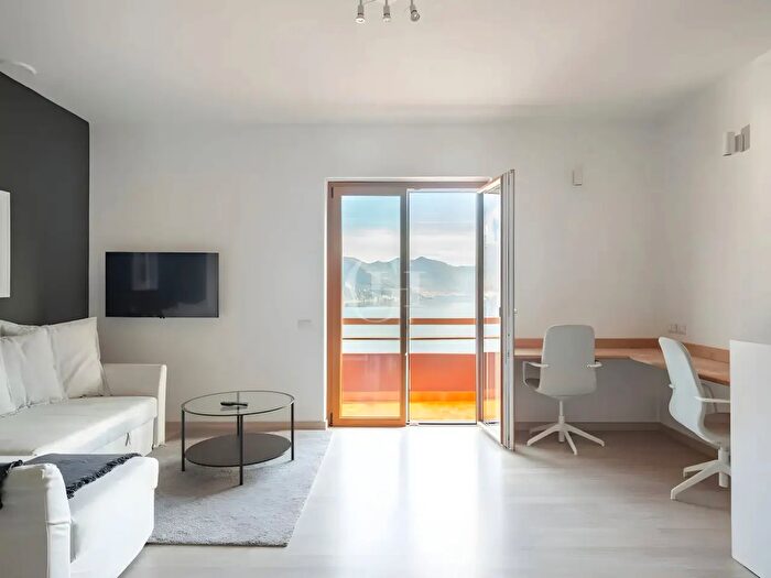Appartamento trilocale in vendita in Riva Di Solto