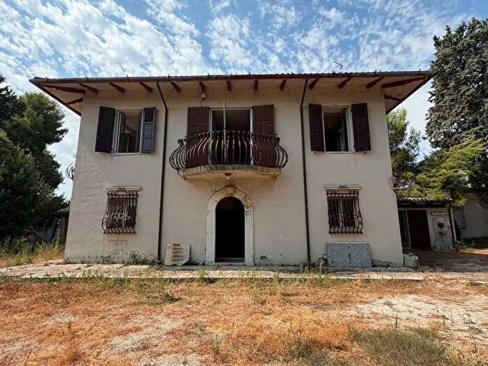 Casa con 7 locali in vendita in Ancona