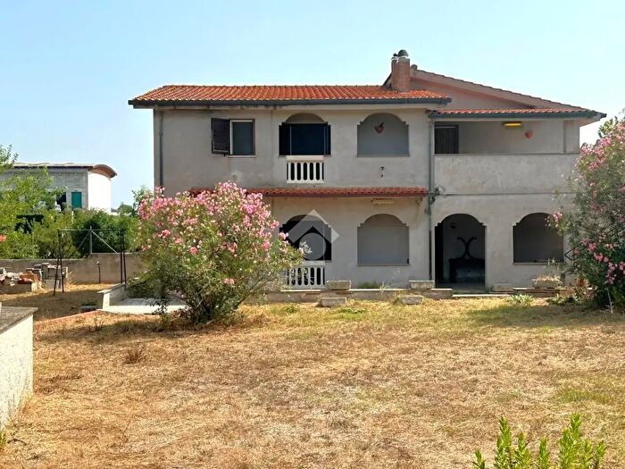 Casa quadrilocale in vendita in Via Giannutri, Aprilia