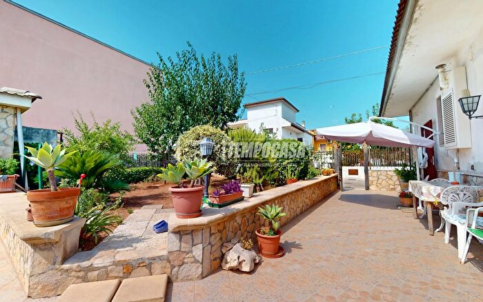 Casa quadrilocale in vendita in Strada della Vela, Bari