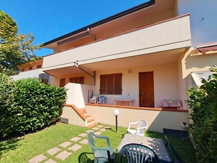 Appartamento trilocale in vendita in Irenze, Massa
