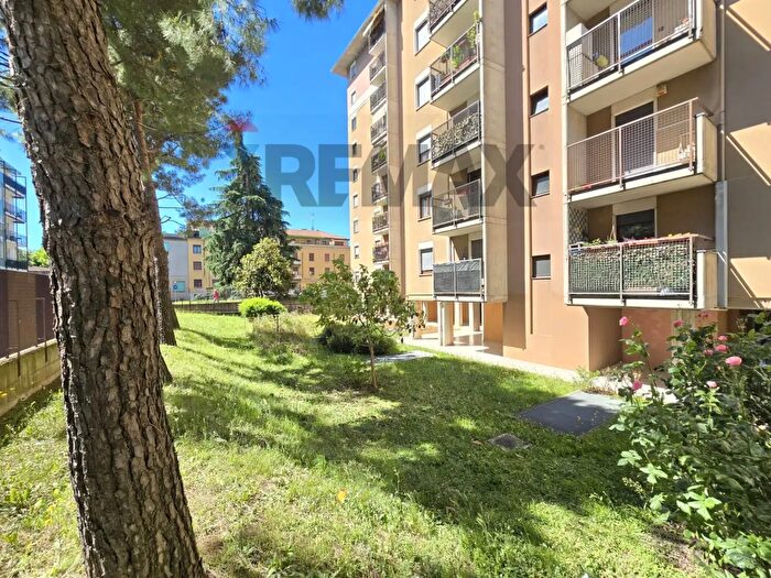 Appartamento trilocale in vendita in Via Antonio Martinazzoli, Milano