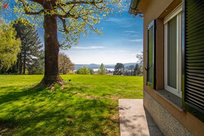 Casa con 6 locali in vendita in Via Monviso, Barasso