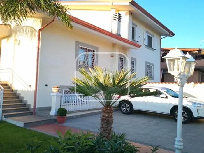 Casa quadrilocale in vendita in Via Scillato, Roma