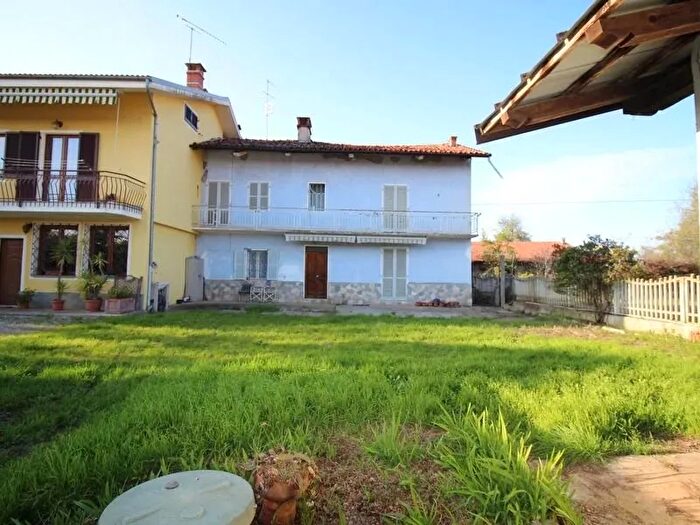 Casa con 5 locali in vendita in Carru