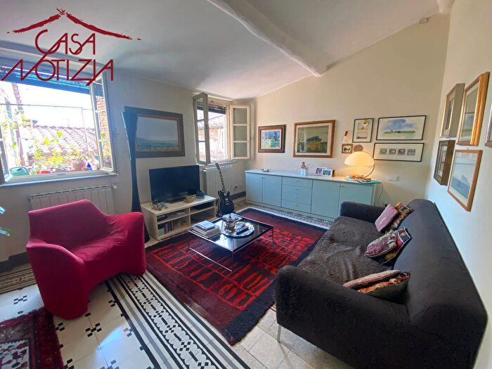 Appartamento con 5 locali in vendita in Via Santa Giustina, Lucca