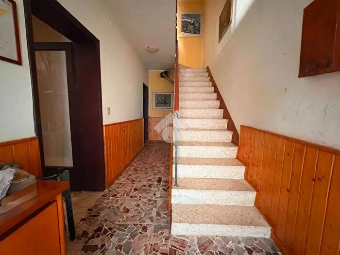 Appartamento trilocale in vendita in Via Santa Maria, Revine Lago
