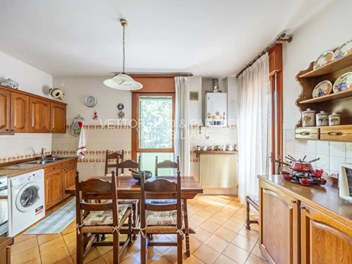 Appartamento con 5 locali in vendita in Via EMattei, Venezia