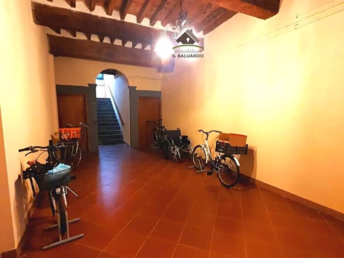 Appartamento con 6 locali in vendita in Via San Paolino, Lucca