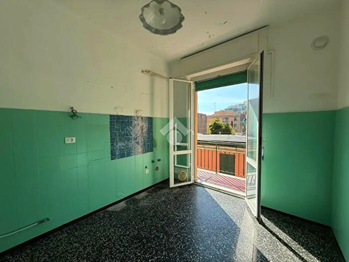 Appartamento con 5 locali in vendita in Via Guido Agosti, Genova