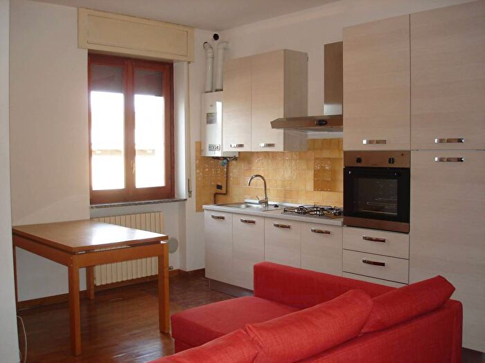 Appartamento trilocale in affitto in Via Mongorio, Mongorio Tre Case, Usmate Velate