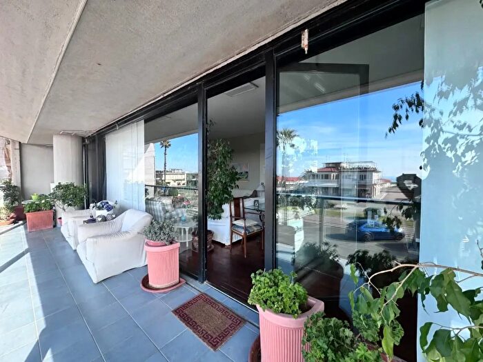 Appartamento con 13 locali in vendita in Viareggio