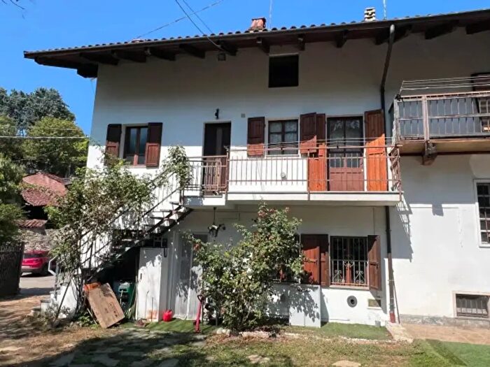 Casa quadrilocale in vendita in Piazza San Martino, Baldissero Canavese