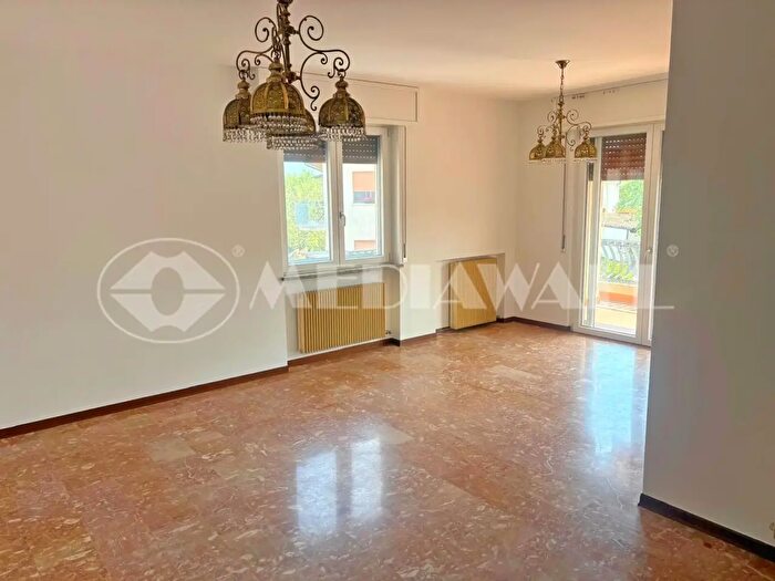 Casa con 11 locali in vendita in Maniago