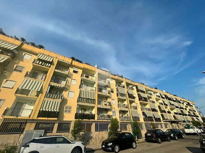 Appartamento trilocale in vendita in Via San Gennariello, Torre Del Greco