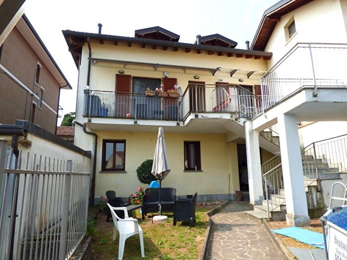 Appartamento trilocale in vendita in Inverigo