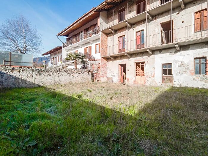 Casa con 18 locali in vendita in Borgata San Mauro, Almese