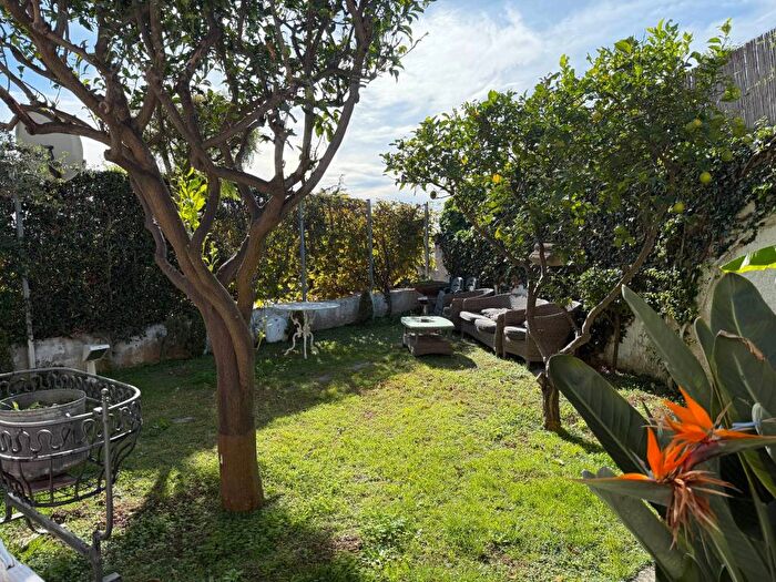 Appartamento con 6 locali in affitto in Discesa Gaiola, Marechiaro, Napoli