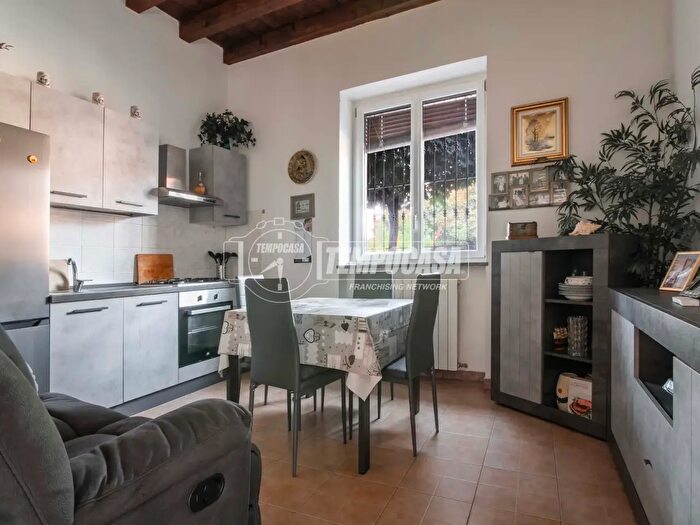 Appartamento bilocale in vendita in Via G Giacchetti, Gorla Minore