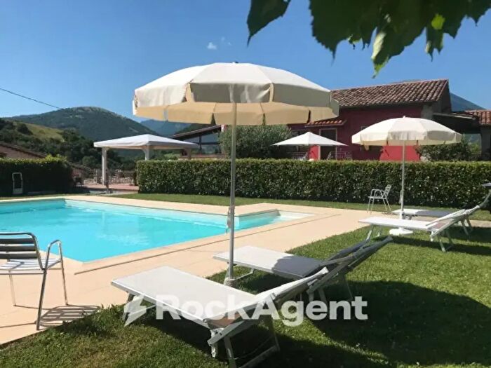 Casa con 6 locali in vendita in Via Colombara, Frontone