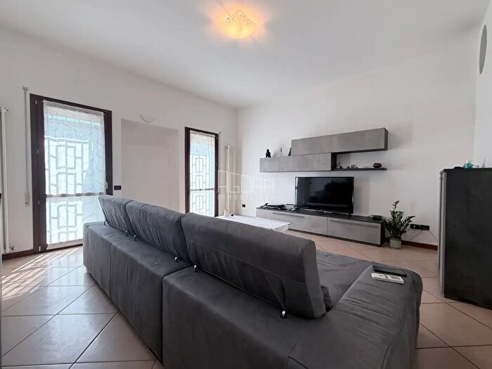 Casa con 7 locali in vendita in Rovigo