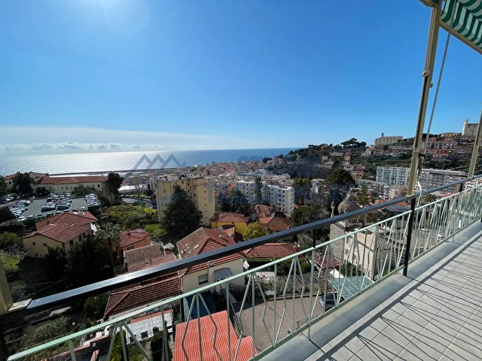 Appartamento trilocale in vendita in Via Giovanni Borea, Sanremo