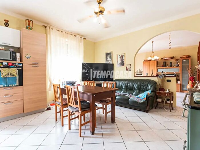 Appartamento trilocale in vendita in Via Pietro Mascagni, Giussano