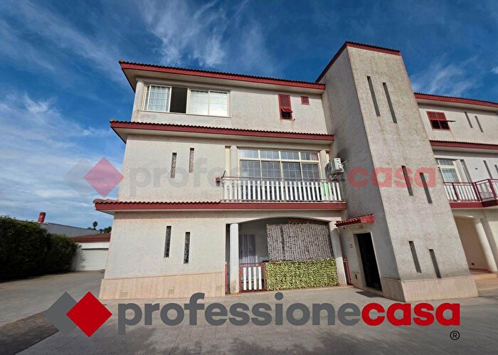 Appartamento con 7 locali in vendita in Via Matteo Ripa, Taranto