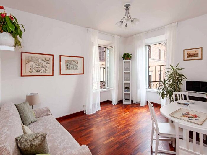 Appartamento trilocale in affitto in piazza Rondanini, Pantheon, Roma