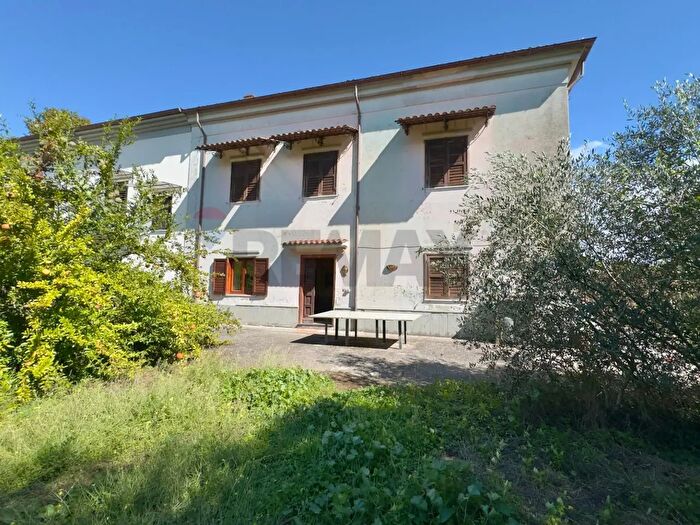Casa con 6 locali in vendita in Via Ponticelli d, Avellino