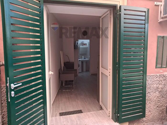 Appartamento bilocale in affitto in Vico Fiorentine a Chiaia, Napoli