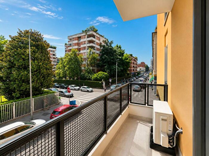 Appartamento trilocale in affitto in Via Andrea Maffei, Montenero, Milano