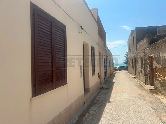 Casa quadrilocale in vendita in Campobello Di Mazara