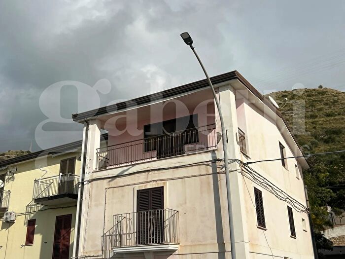 Appartamento trilocale in vendita in Localita Acquicella, Amantea