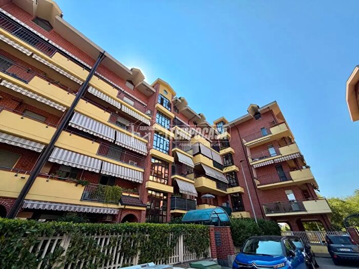 Appartamento con 5 locali in vendita in Via Superga, Nichelino